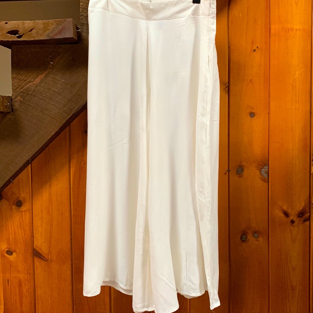 Ivory palozzo pants size Large.NWT